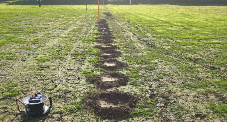 Ruszyły prace nad odbudową murawy stadionu w Bardzie