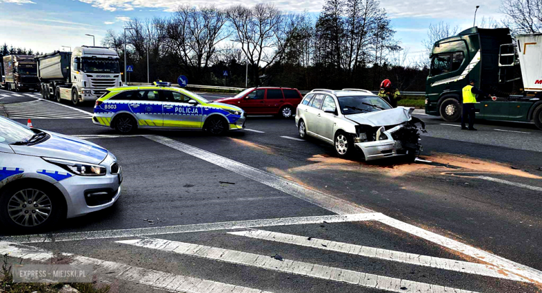 	Zderzenie dwóch aut na skrzyżowaniu krajowej ósemki z ul. Legnicką