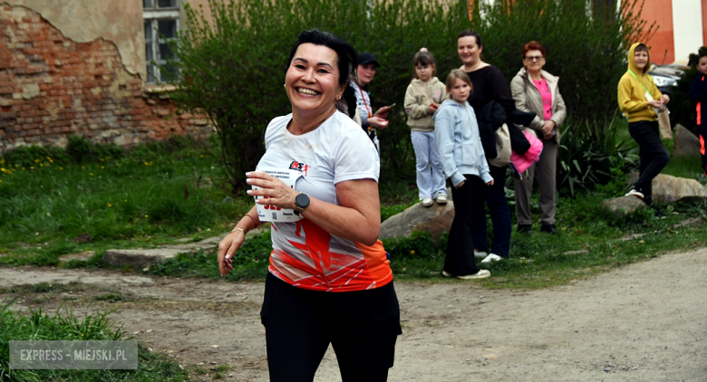 Setki biegaczy i świetne wyniki. 15. Półmaraton Henrykowski i 11. Dycha Księgi Henrykowskiej [foto]
