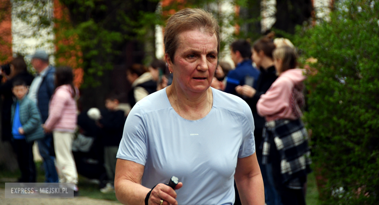 Setki biegaczy i świetne wyniki. 15. Półmaraton Henrykowski i 11. Dycha Księgi Henrykowskiej [foto]