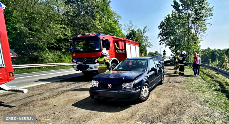 Kolizja volkswagena i skody na krajowej ósemce w Bardzie