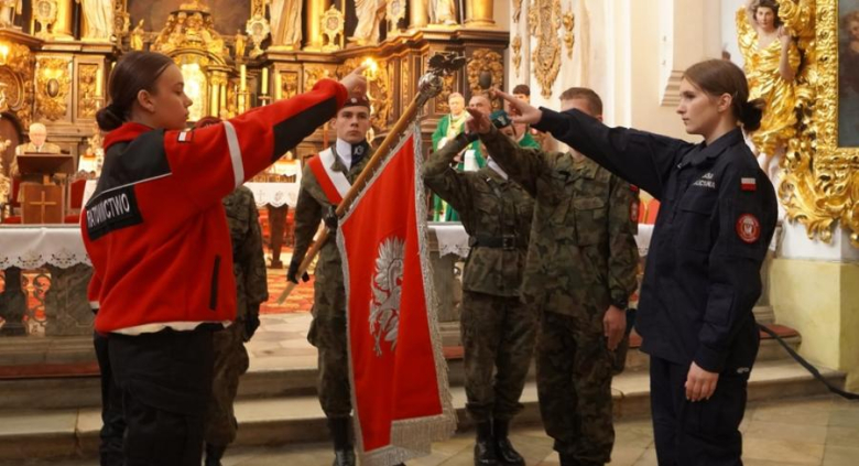 	Kadeci z Henrykowa złożyli ślubowanie. Wyróżniono także nauczycieli