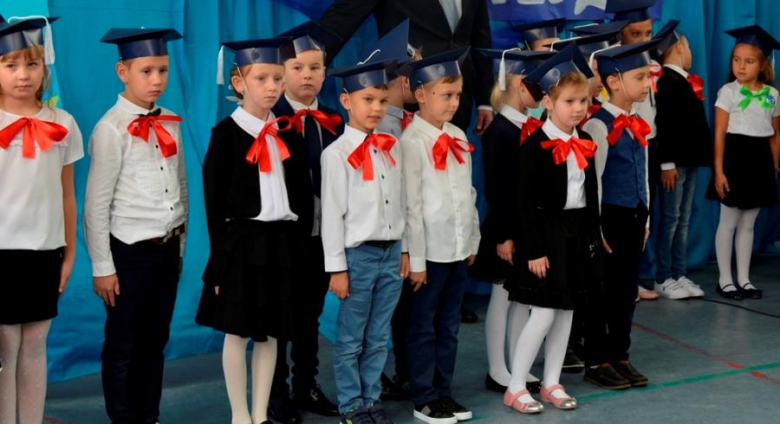 Pierwszoklasiści Szkoły Podstawowej nr 3 im. Mikołaja Kopernika