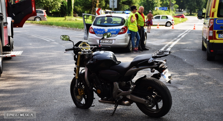 Zderzenie motocykla z osobówką na ul. Złotostockiej w Kamieńcu Ząbkowickim