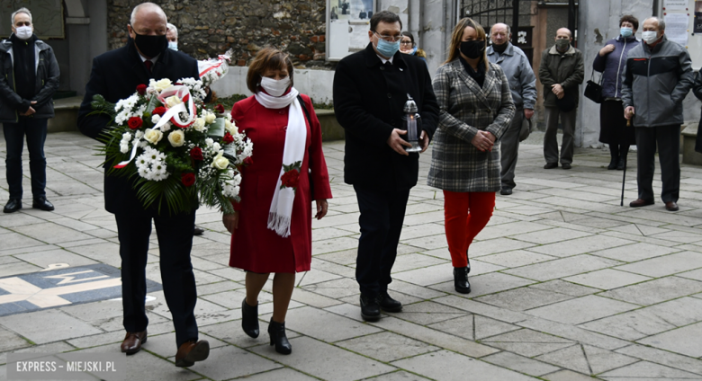 102. rocznica odzyskania Niepodległości. Oficjele złożyli kwiaty przed tablicą upamiętniającą Sybira