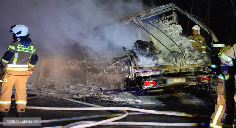 Pożar dostawczego iveco na ul. Fabrycznej w Bardzie