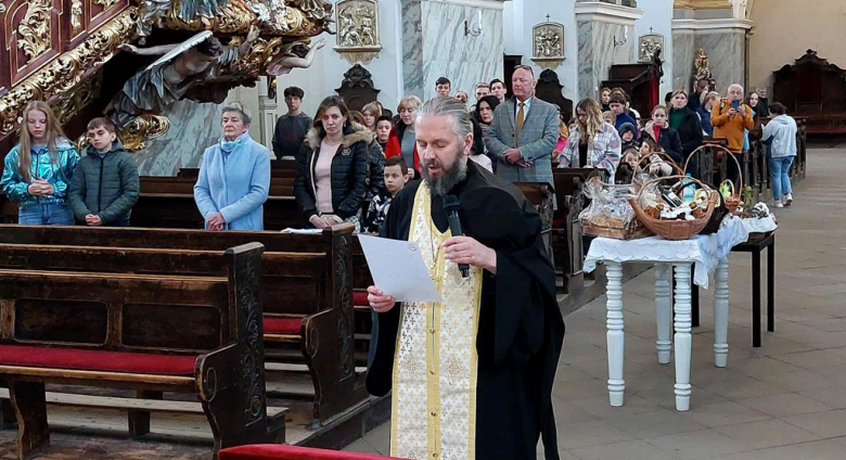 Święcenie pokarmów w Bazylice Mniejszej Nawiedzenia NMP w Bardzie