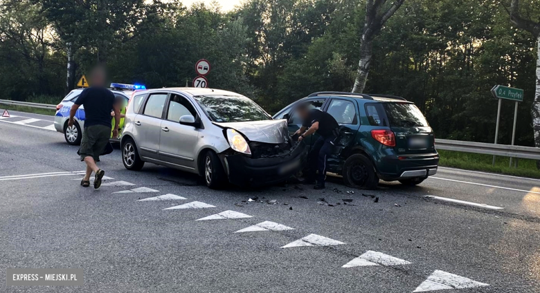 Kolizja dwóch osobówek na wysokości zjazdu do Przyłęku