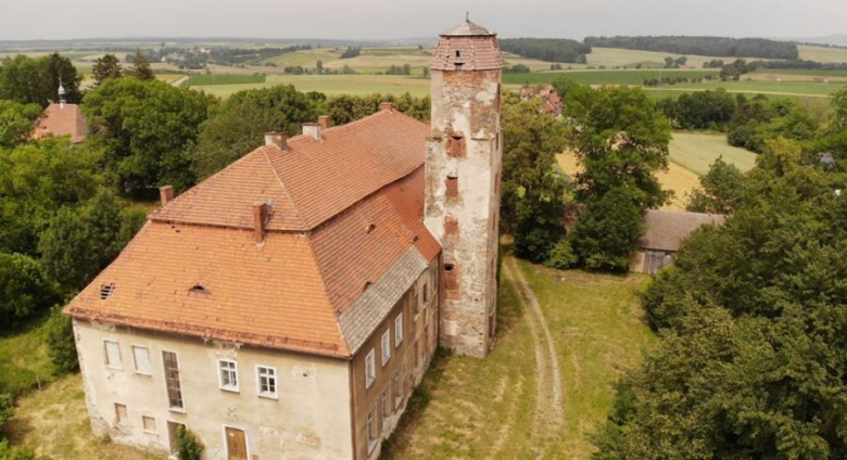 Zabytkowy pałac w Służejowie czeka na nowego właściciela