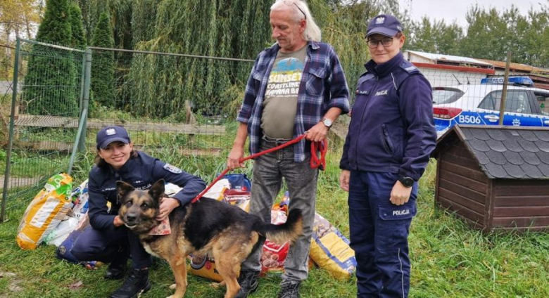 Policjanci pomogli potrzebującym. Tym razem podopiecznym schroniska dla zwierząt