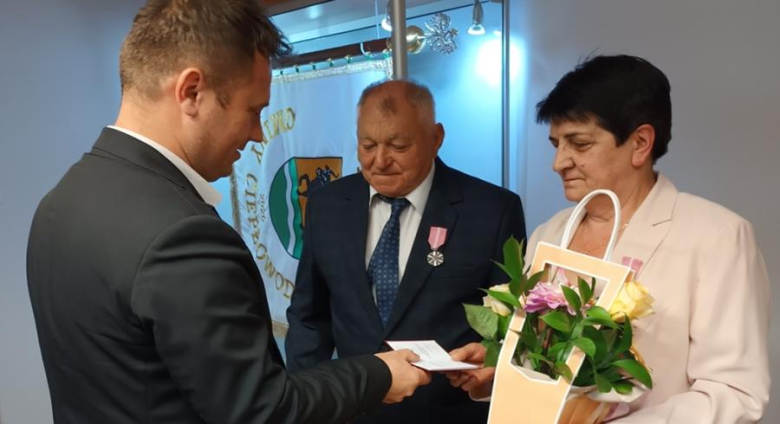 Złote Gody. Jolanta i Zbigniew Molińscy odebrali medal za długoletnie pożycie małżeńskie