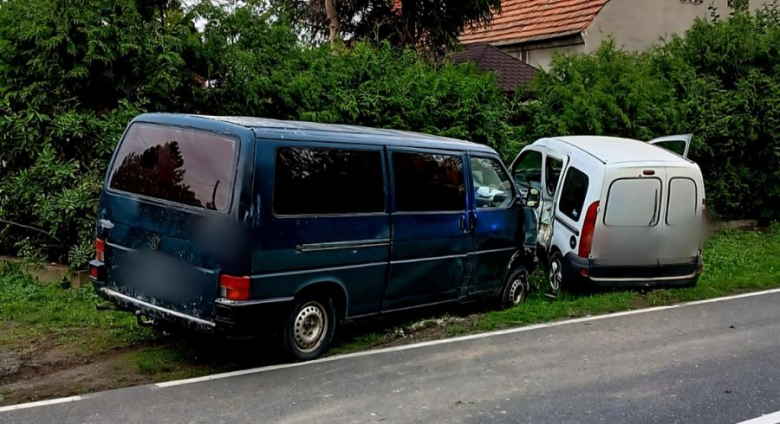 Zderzenie volkswagena i renault w Niedźwiedniku