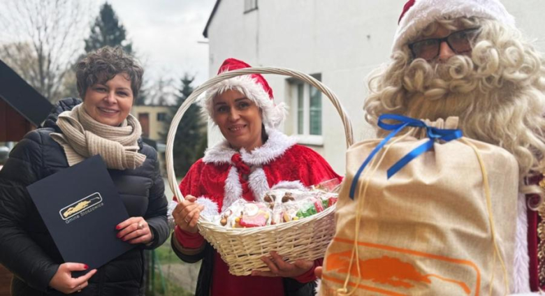 Mikołajowa delegacja z wizytą u najmłodszych mieszkańców gminy