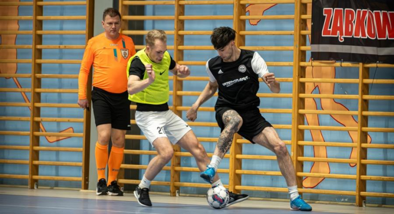 	Ząbkowicka Liga Futsalu wkroczyła w decydującą fazę. Znamy cztery ekipy, które zawalczą o mistrza