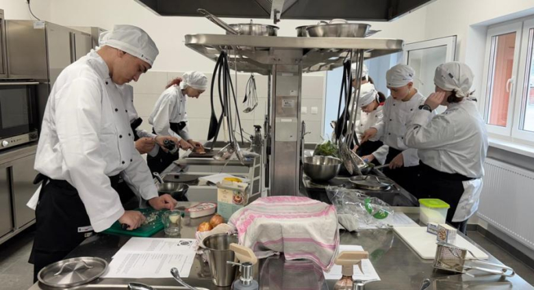 „Zawodowi transformersi” w powiecie ząbkowickim. Nauczyciele i uczniowie zdobywają nowe kwalifikacje