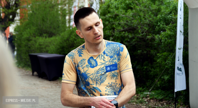 Setki biegaczy i świetne wyniki. 15. Półmaraton Henrykowski i 11. Dycha Księgi Henrykowskiej [foto]