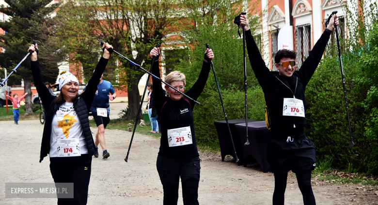 Setki biegaczy i świetne wyniki. 15. Półmaraton Henrykowski i 11. Dycha Księgi Henrykowskiej [foto]