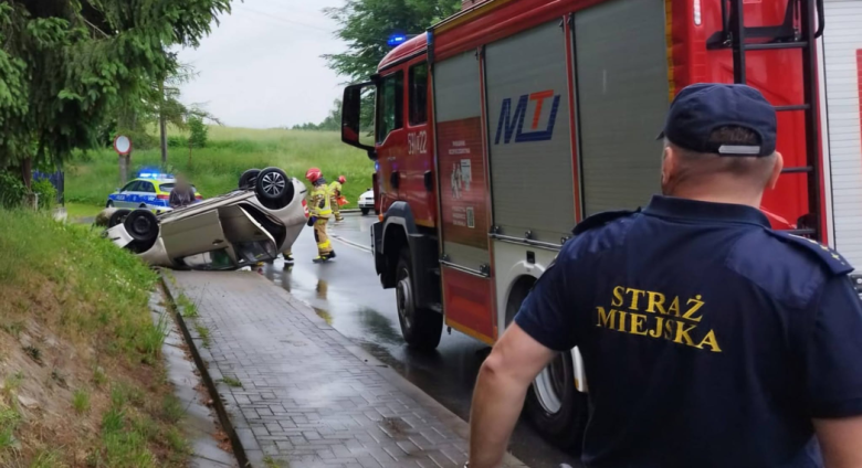 Nietrzeźwy kierowca dachował w Ziębicach. Miał ponad 1,5 promila alkoholu