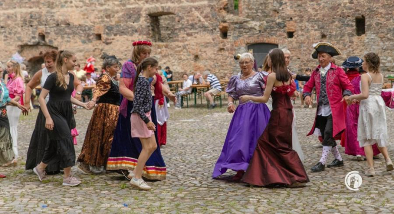 Muzyka, taniec i historyczny klimat. Biesiada z Frankensteinem ożywiła zamek