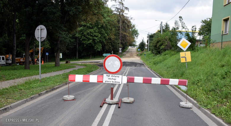 Nie przejedziesz przez skrzyżowanie ul. Żeromskiego z Kusocińskiego. Trwają roboty drogowe