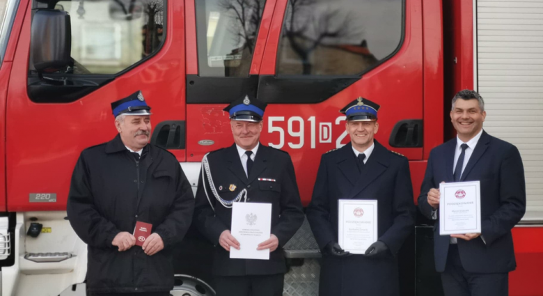 Przekazanie samochodu ratowniczo - gaśniczego dla OSP w Sieroszowie