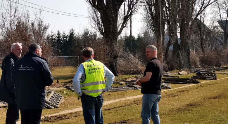 Rozpoczęły się prace związane z budową boiska ze sztuczną nawierzchnią w Ząbkowicach Śląskich