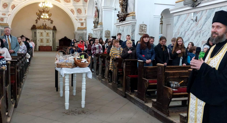 Święcenie pokarmów w Bazylice Mniejszej Nawiedzenia NMP w Bardzie