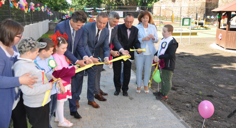 Oficjalne oddanie do użytku nowego obiektu zbiegło się z uroczyście obchodzonym co roku w Specjalnym Ośrodku Szkolno-Wychowawczym(SOSW) „Dniem dziecka”, który jest jednocześnie „Świętem szkoły”