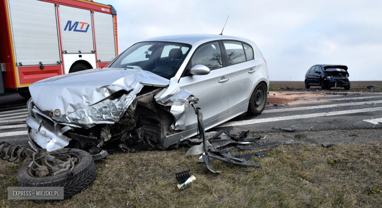 Zderzenie trzech samochodów osobowych na krajowej ósemce