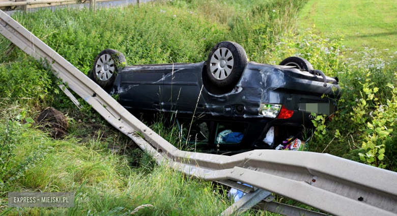 Zderzenie auta ciężarowego z pojazdem osobowym na zjeździe z krajowej ósemki w kierunku Przyłęku