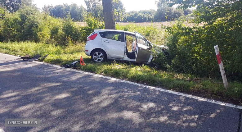 Zderzenie dwóch osobówek i rowerzysty na drodze między Kamieńcem Ząbkowickim a Ząbkowicami Śląskimi
