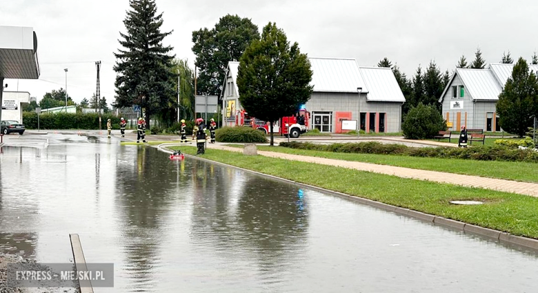 Obfite opady deszczu w Ząbkowicach Śląskich. Zalane ulice, garaże i piwnice