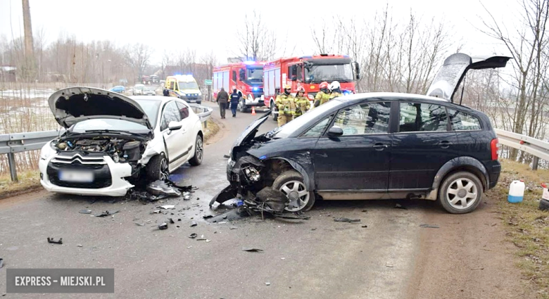 Zderzenie dwóch samochodów osobowych w Przyłęku 