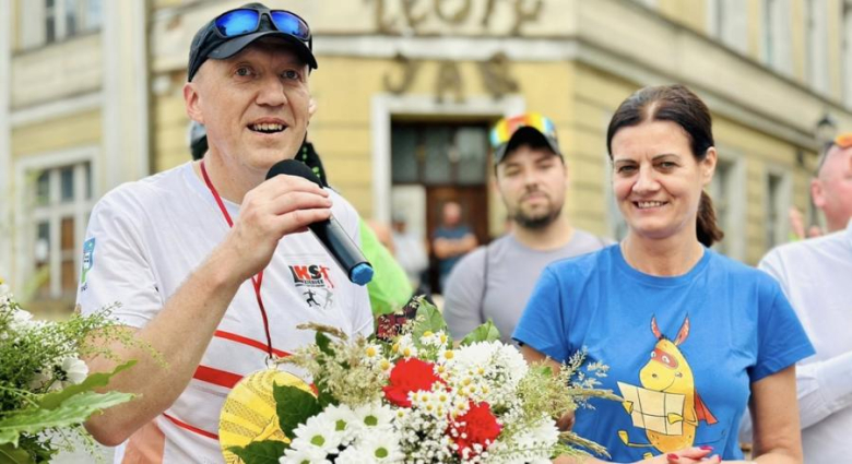 Zakład przegrany, słowo dotrzymane – burmistrz Ziębic pobiegł do Złotego Stoku