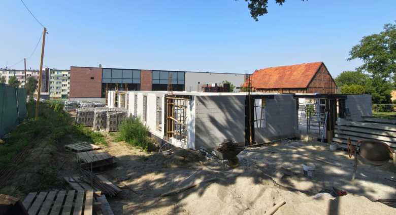 Postępują prace przy budowie bloku wielorodzinnego w Ziębicach
