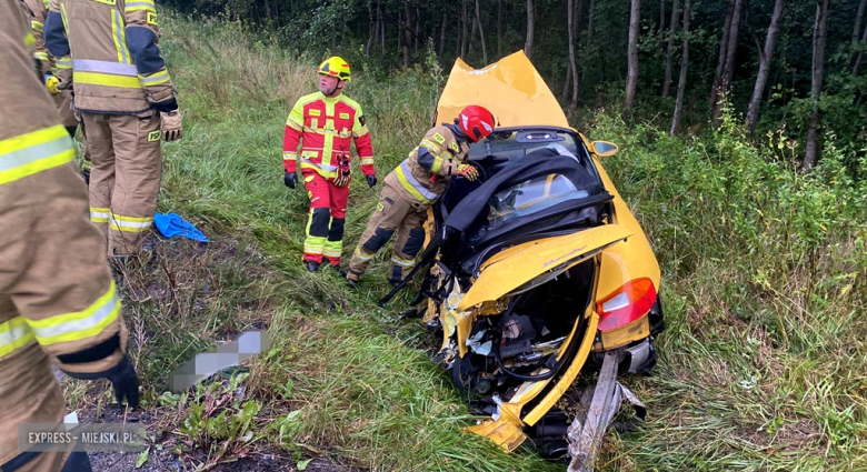 Zderzenie porsche z samochodem ciężarowym na krajowej ósemce