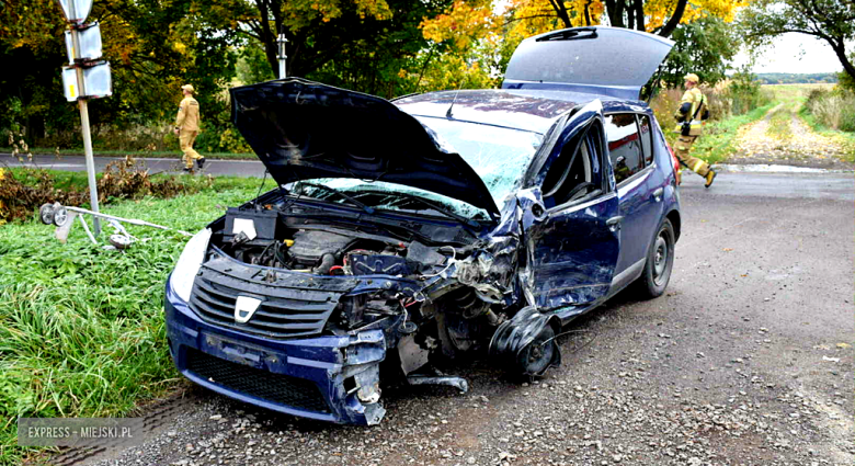 Zderzenie osobówki z samochodem ciężarowym