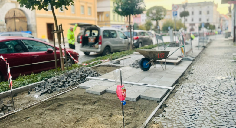 Remont chodnika w Rynku w Ziębicach