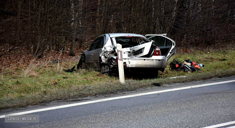 Zderzenie samochodu ciężarowego z osobówką na krajowej ósemce