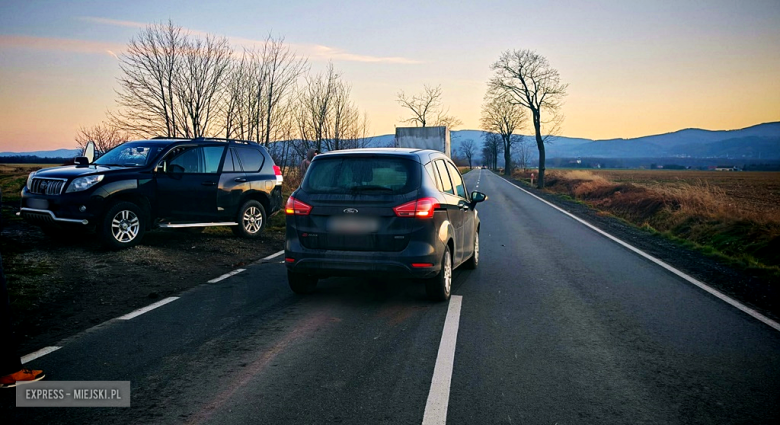 Zderzenie dwóch pojazdów na trasie Kamieniec Ząbkowicki - Złoty Stok