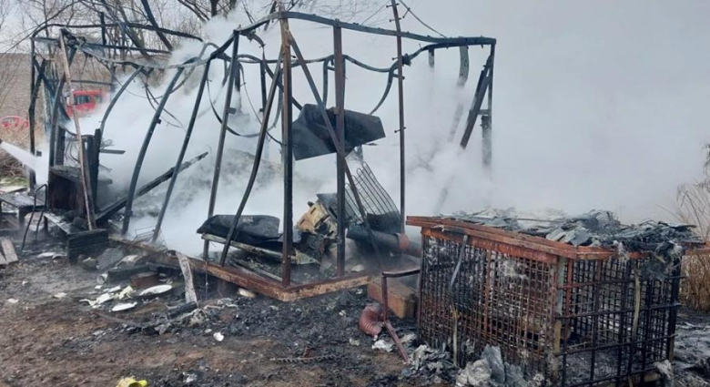 Pożar „rybaczówki” przy stawach w Czesławicach