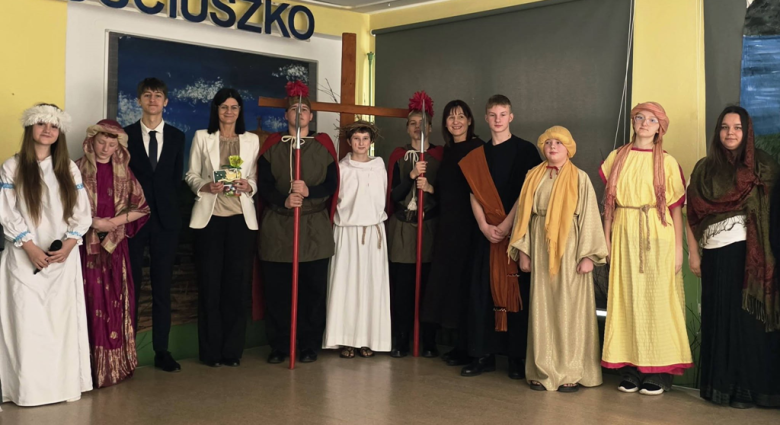 Wielkanocne przedstawienie uczniów Szkoły Podstawowej w Złotym Stoku