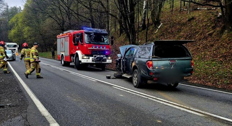 Na drodze krajowej nr 46 w Mąkolnie w gminie Złoty Stok doszło do zderzenia dwóch pojazdów