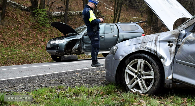 Na drodze krajowej nr 46 w Mąkolnie w gminie Złoty Stok doszło do zderzenia dwóch pojazdów
