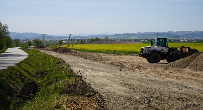 Postępy przy budowie ścieżki pieszo-rowerowej Jaworek – Sieroszów