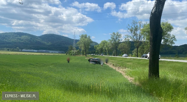 Zderzenie samochodów na krajowej ósemce