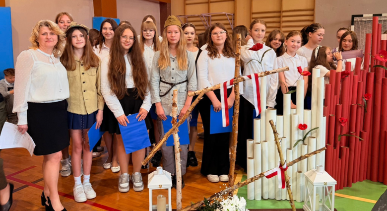 Dzień Patrona i przekazanie sztandaru w Szkole Podstawowej nr 4 w Ziębicach