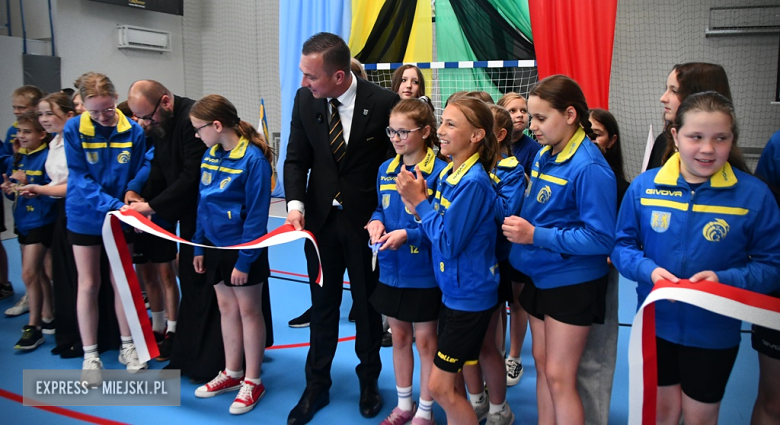 Uroczyste otwarcie zmodernizowanej hali sportowej w Kamieńcu Ząbkowickim