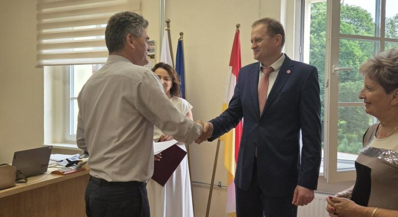 Powiat Ząbkowicki zatwierdził wyniki konkursów na dyrektorów dwóch placówek oświatowych