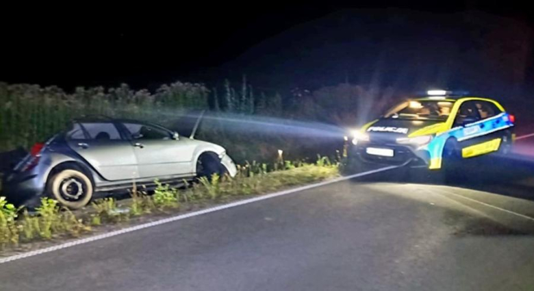 Dachował skodą. Był nietrzeźwy, bez prawa jazdy i miał przy sobie amfetaminę